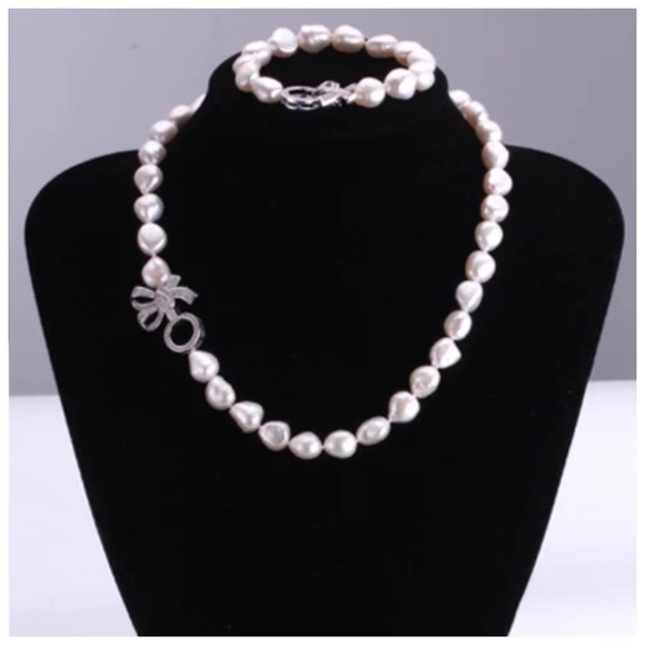 Natural Freshwater Pearl Set The Adoya - Picture 7 of 8